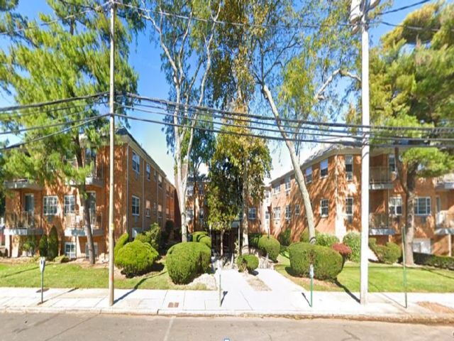  1 BR,  1.00 BTH &nbsp;Contemporary style home in Lynbrook