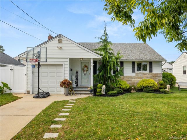 [Massapequa Real Estate, listing number 7352827]