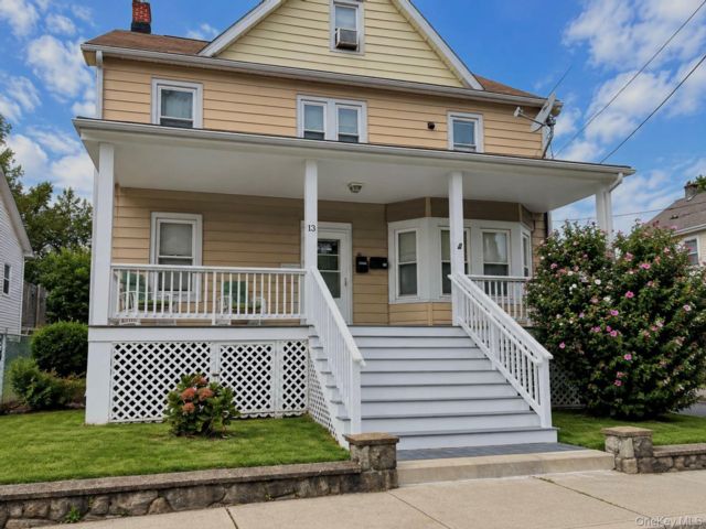  3 BR,  3.00 BTH &nbsp;Colonial style home in Highland Falls
