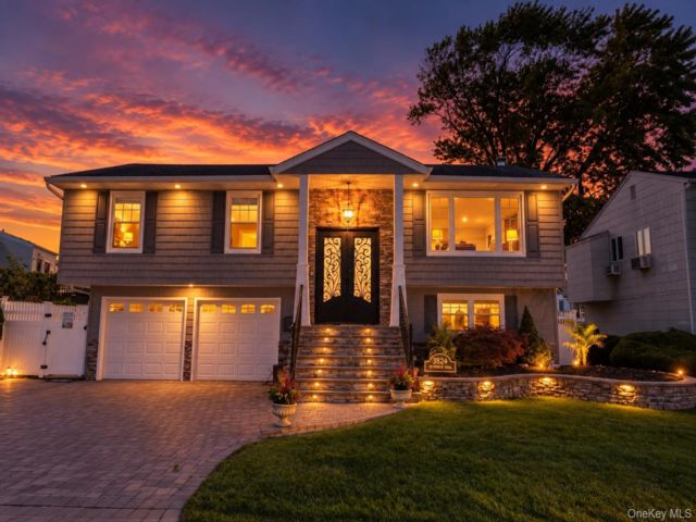  4 BR,  3.00 BTH &nbsp;Hi ranch style home in Oceanside