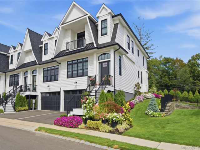  3 BR,  4.00 BTH &nbsp;Condo style home in Woodbury