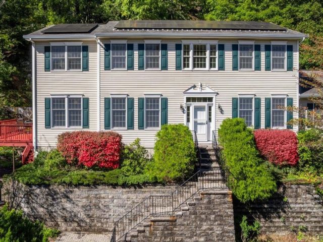  6 BR,  4.00 BTH &nbsp;Colonial style home in Hastings-on-hudson