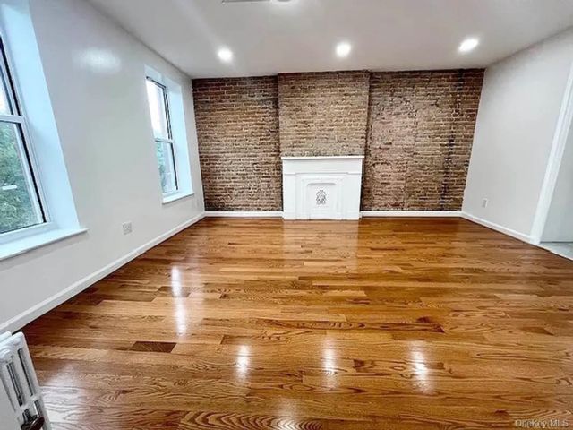  3 BR,  3.00 BTH &nbsp;Contemporary style home in Clinton Hill