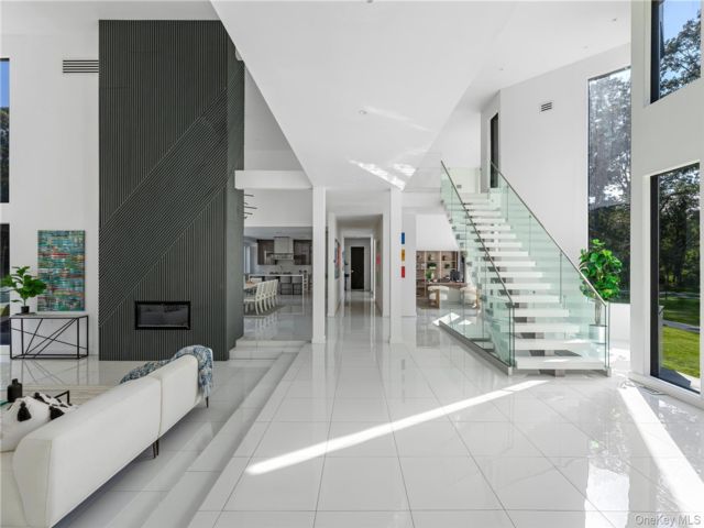 [PHOTO]
