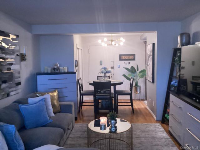 Studio,  1.00 BTH &nbsp;High rise style home in Howard Beach