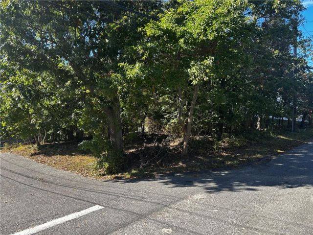 Lot <b>Size:</b>  &nbsp;House style home in Wading River