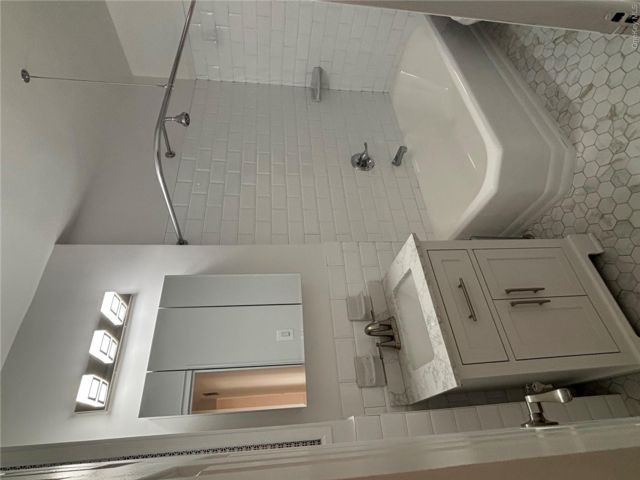 [PHOTO]