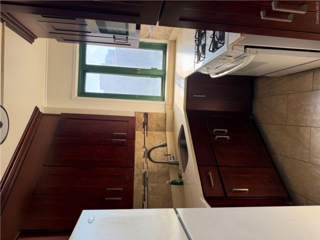  1 BR,  1.00 BTH &nbsp;High rise style home in Parkchester