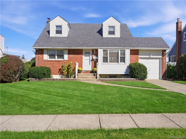 4 BR,  2.00 BTH &nbsp;Cape cod style home in Massapequa