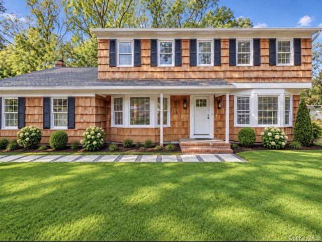  4 BR,  3.00 BTH &nbsp;Colonial style home in Miller Place