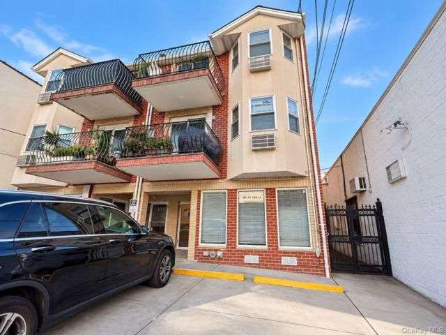 Studio,  0.00 BTH &nbsp;Commercial style home in Flushing