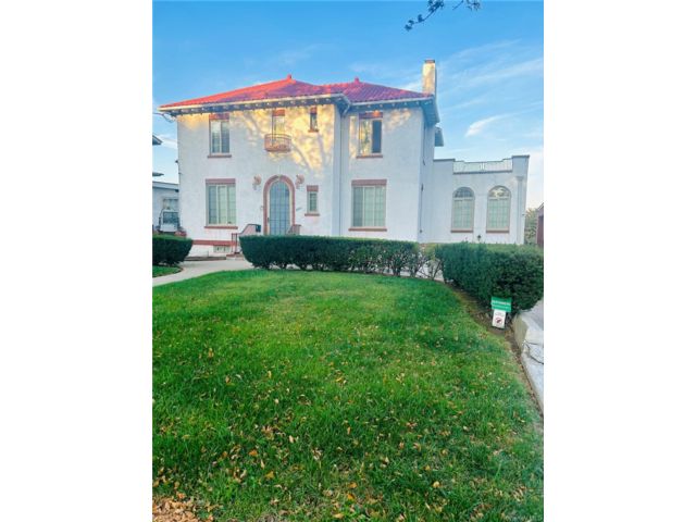  4 BR,  4.00 BTH &nbsp;Mediterranean style home in East Elmhurst