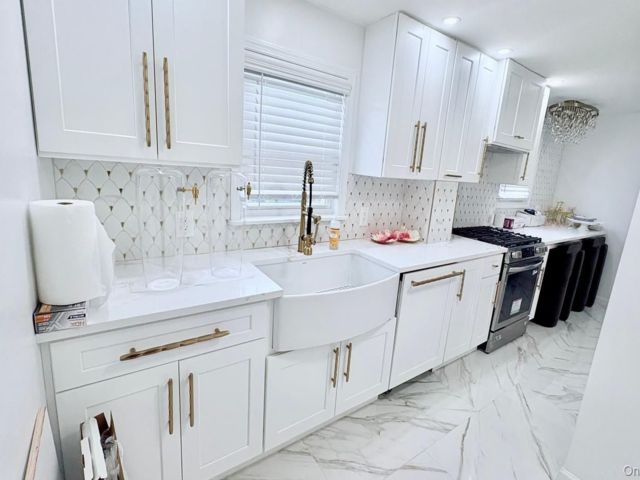  2 BR,  1.00 BTH &nbsp;Colonial style home in Saint Albans