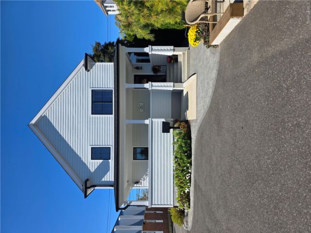 1 BR,  1.00 BTH &nbsp;Includes legal  style home in Babylon