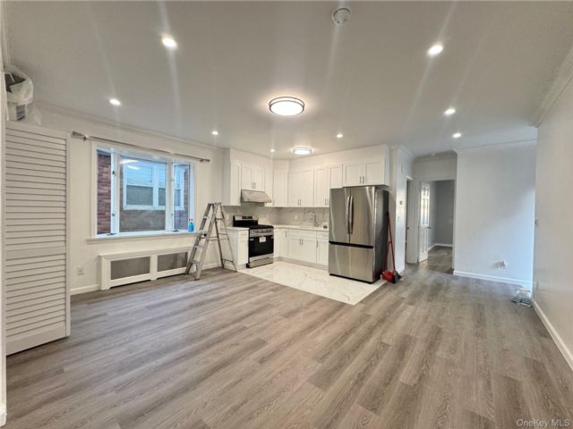  2 BR,  2.00 BTH &nbsp;A-frame style home in Flushing