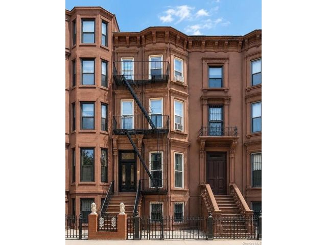  8 BR,  4.00 BTH &nbsp;House style home in Bedford Stuyvesant