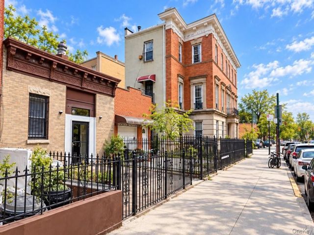 Lot <b>Size:</b> Irregular (per s &nbsp;House style home in Sunset Park