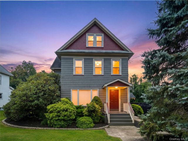  3 BR,  2.00 BTH &nbsp;Colonial style home in Port Jervis