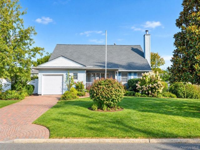  3 BR,  2.00 BTH &nbsp;Exp ranch style home in Centereach