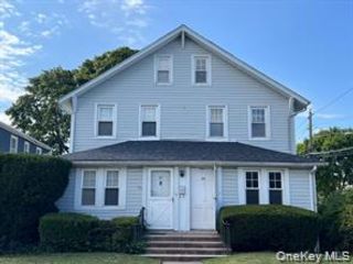  3 BR,  2.00 BTH &nbsp;Colonial style home in Valley Stream