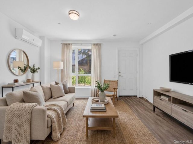  7 BR,  5.00 BTH &nbsp;House style home in Richmond Hill