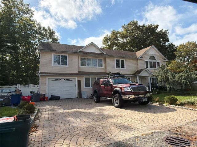 4 BR,  2.00 BTH &nbsp;Colonial style home in Miller Place