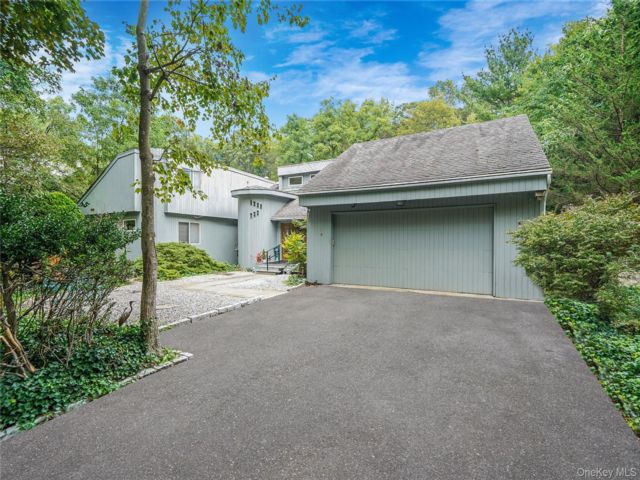  4 BR,  3.00 BTH &nbsp;Ranch style home in Northport
