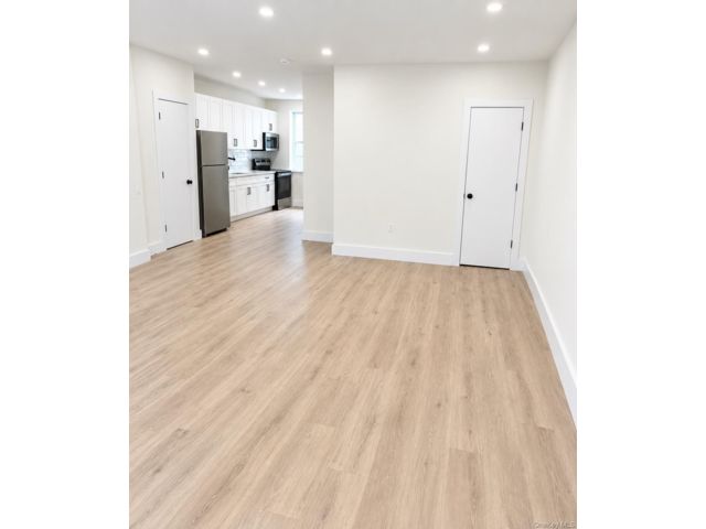  3 BR,  1.00 BTH &nbsp;Full floor apar style home in Brownsville