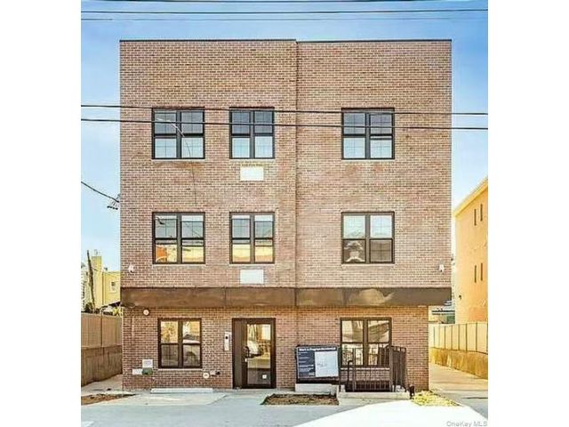  3 BR,  2.00 BTH &nbsp;Other style home in Bath Beach