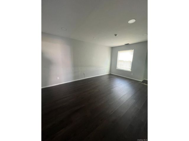  2 BR,  2.00 BTH &nbsp;Other style home in Middle Island