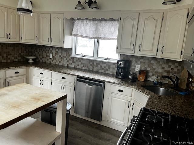  4 BR,  2.00 BTH &nbsp;Exp ranch style home in North Lindenhurst