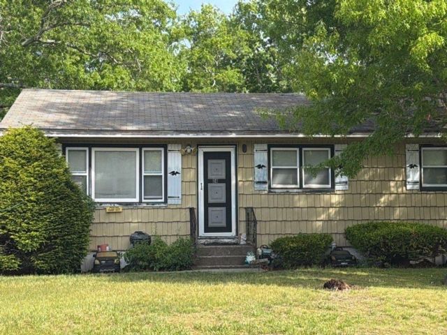  3 BR,  1.00 BTH &nbsp;Ranch style home in Riverhead