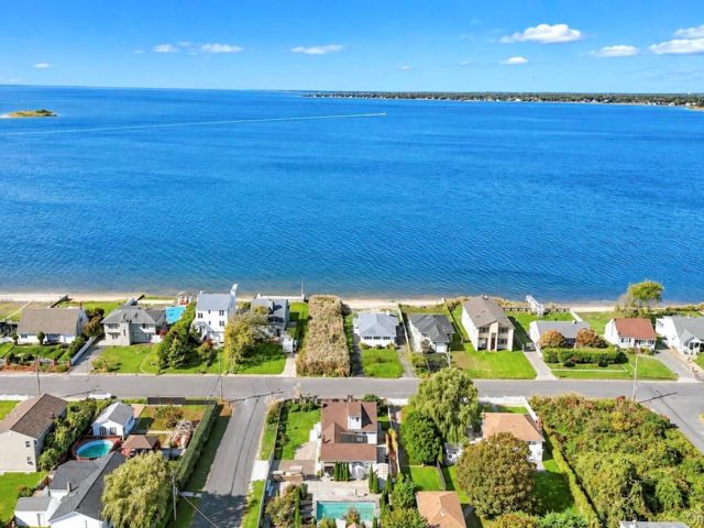 [Shirley Real Estate, listing number 7353631]