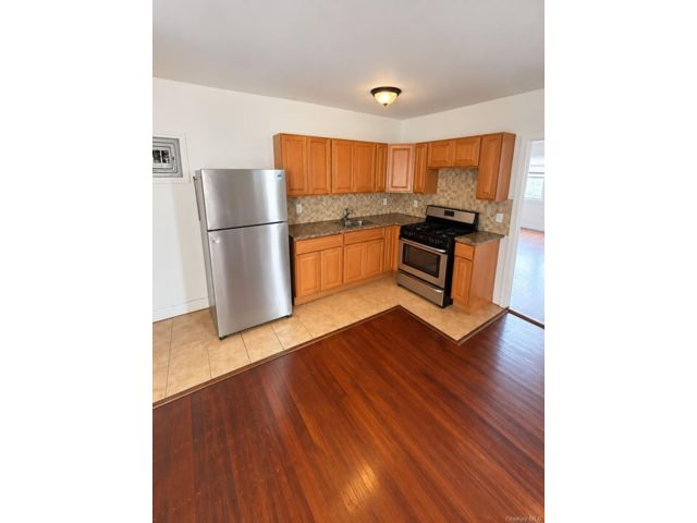  3 BR,  1.00 BTH &nbsp;Colonial style home in Uniondale