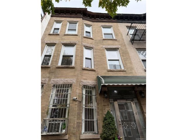  9 BR,  3.00 BTH &nbsp;House style home in Morrisania