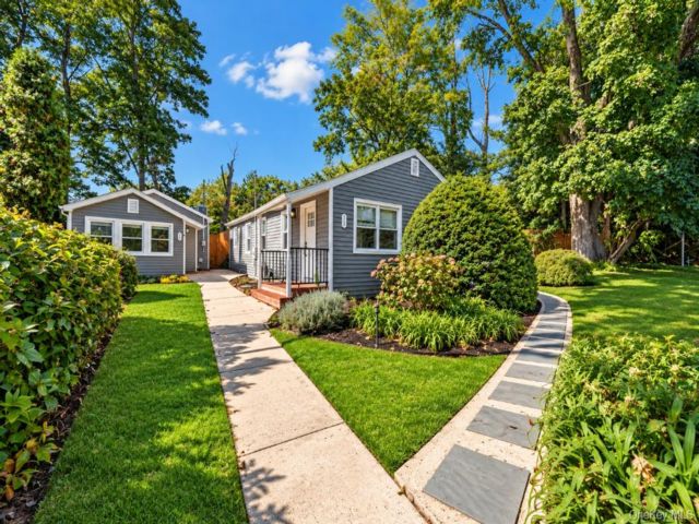  3 BR,  2.00 BTH &nbsp;Cottage style home in Port Washington