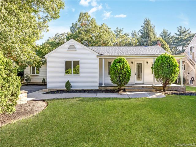  4 BR,  3.00 BTH &nbsp;Exp ranch style home in Farmingville