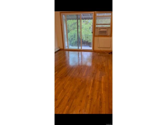  3 BR,  2.00 BTH &nbsp;Contemporary style home in Fresh Meadows