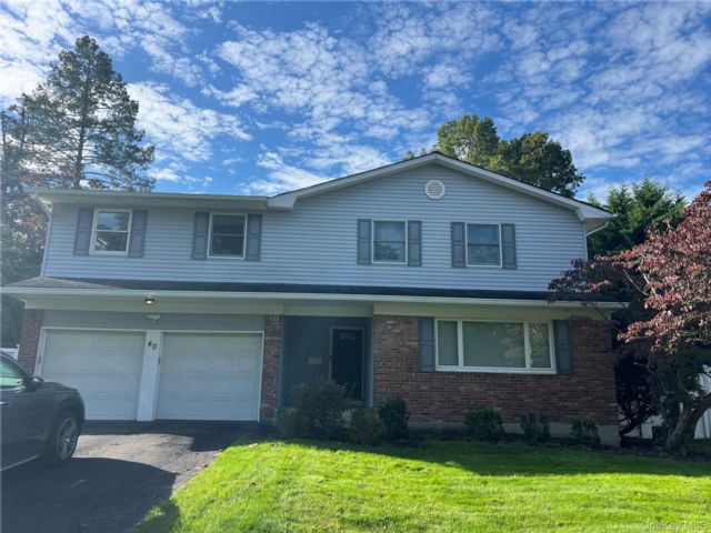  5 BR,  3.00 BTH &nbsp;Chalet style home in Commack