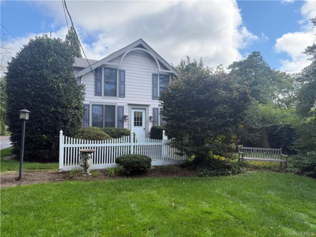  4 BR,  3.00 BTH &nbsp;Victorian style home in East Islip