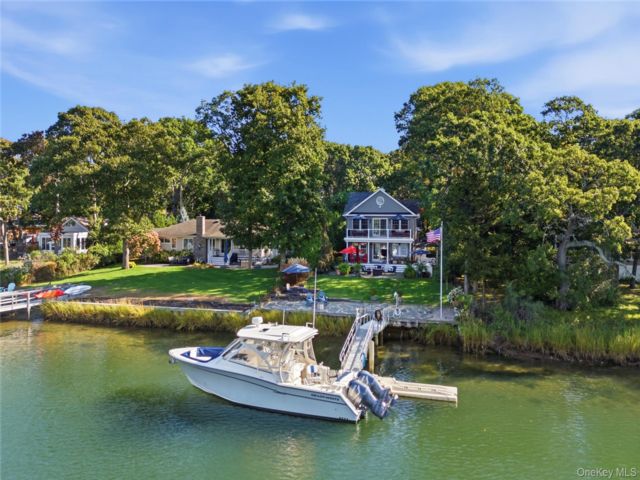  3 BR,  3.00 BTH &nbsp;Contemporary style home in Mattituck