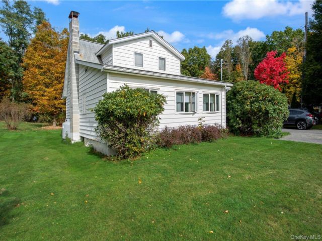  3 BR,  2.00 BTH &nbsp;Traditional style home in Pine Bush