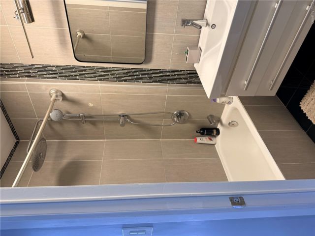 [PHOTO]