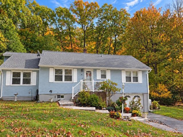  3 BR,  2.00 BTH &nbsp;Ranch style home in Woodbury