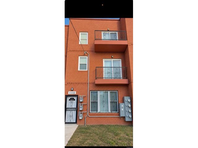 Studio,  2.00 BTH &nbsp;House style home in Far Rockaway