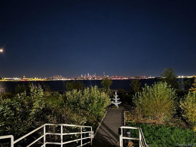 [PHOTO]