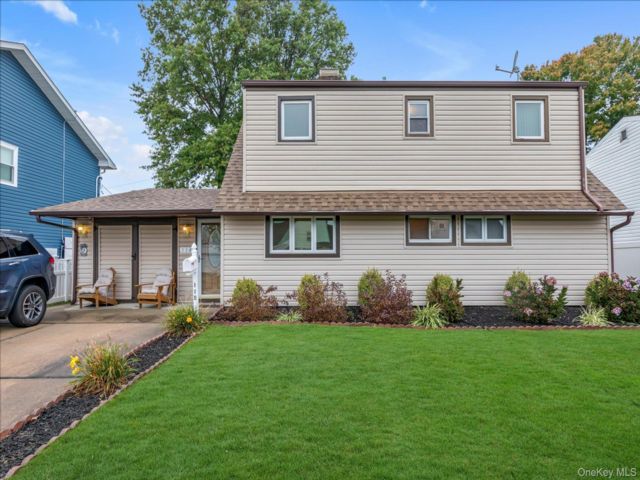  5 BR,  2.00 BTH &nbsp;Exp ranch style home in Levittown