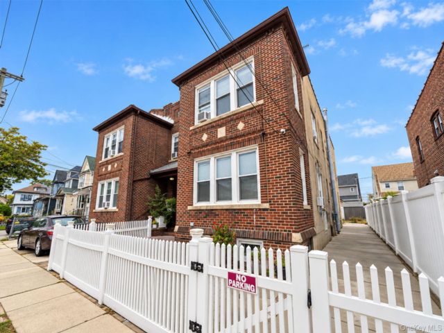  5 BR,  5.00 BTH &nbsp;House style home in Queens Village