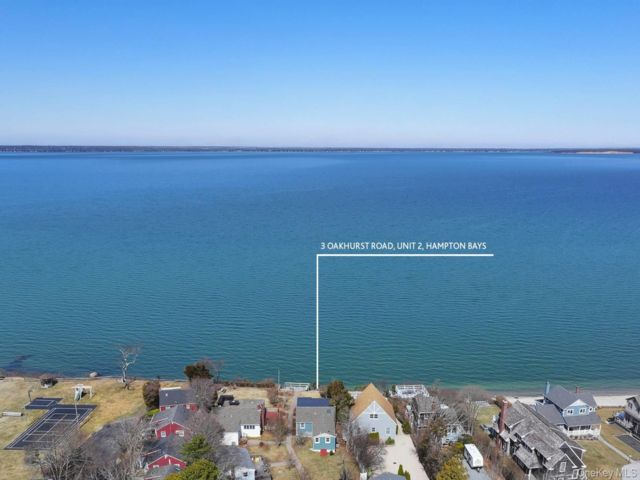  4 BR,  3.00 BTH &nbsp;Cottage style home in Hampton Bays