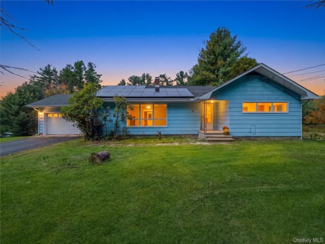  4 BR,  3.00 BTH &nbsp;Ranch style home in Sparrowbush